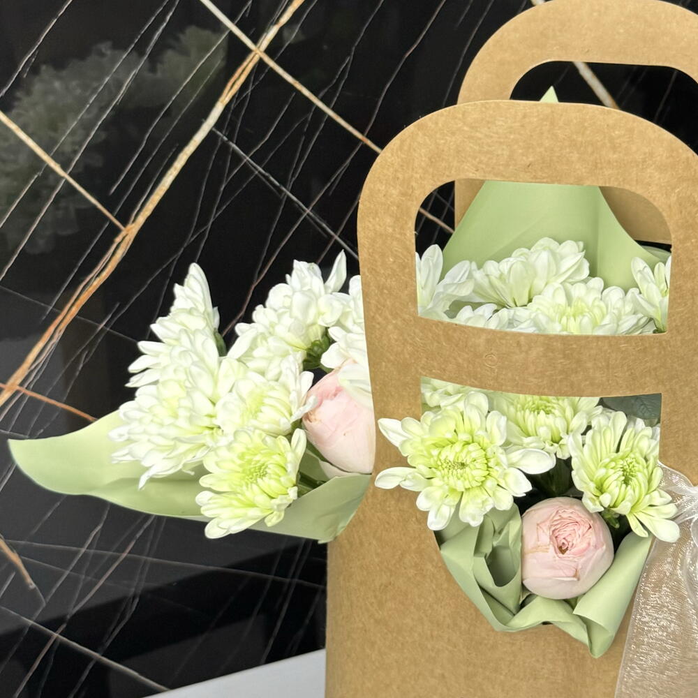 Chrysanthemum purse "Pistachio"