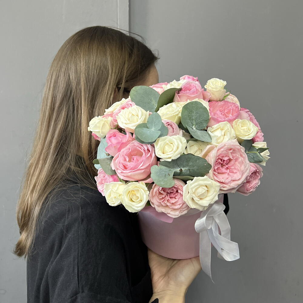 Композиция микс Кустовых роз с эвкалиптом 🌸