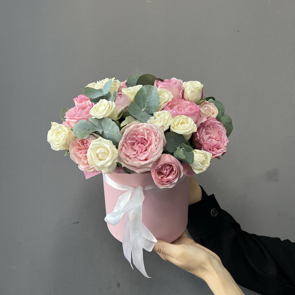 Композиция микс Кустовых роз с эвкалиптом 🌸