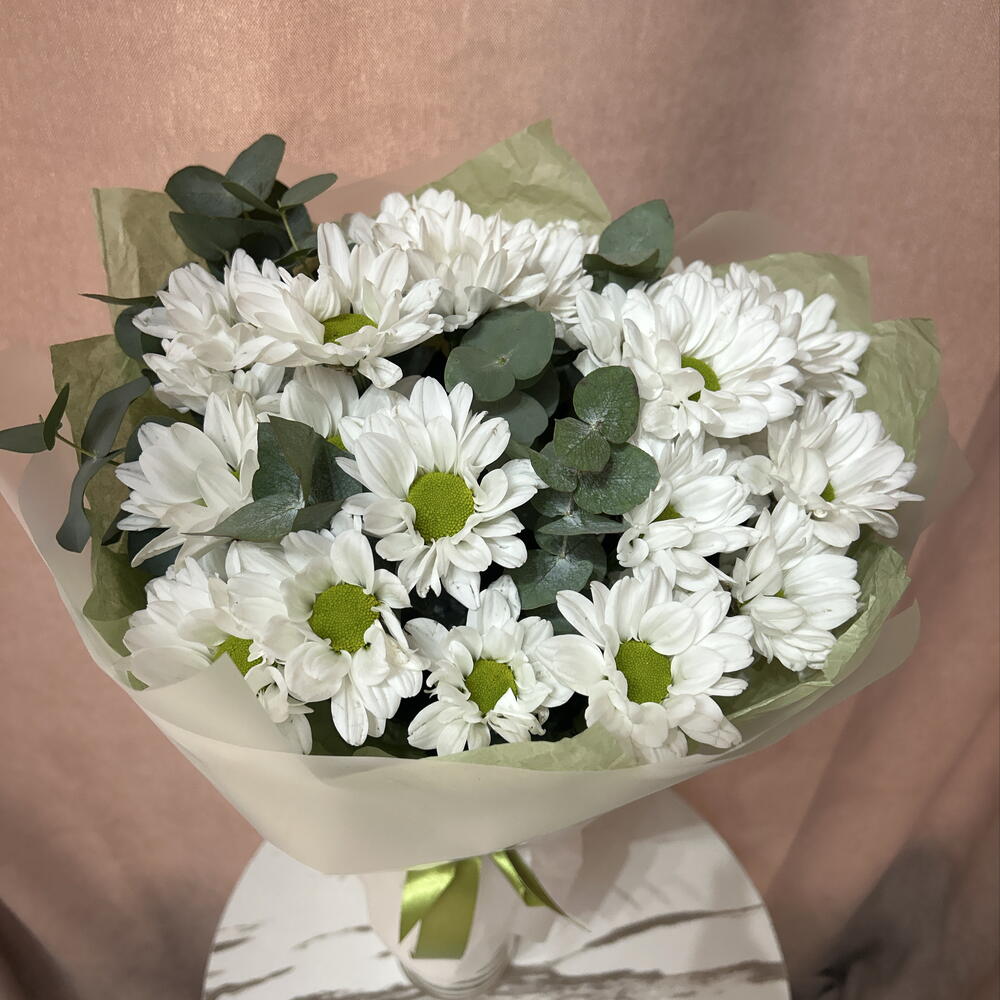 «Ромашковое лето» хризантема и эвкалипт💚