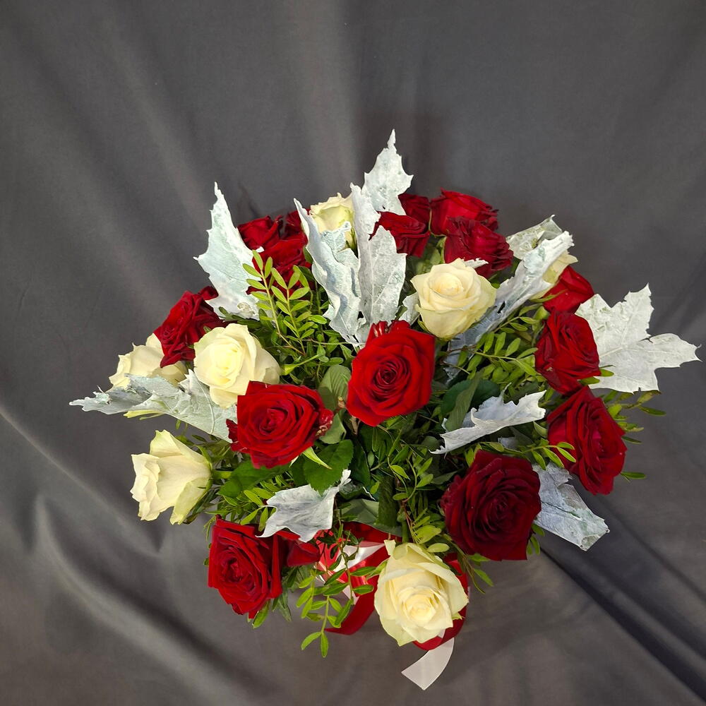 Коробка с 25  розами микс