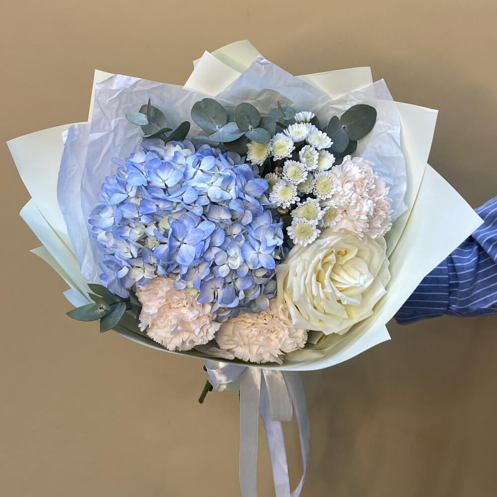 Букет из гортензии, диантусов и пионовидной розы 🌸