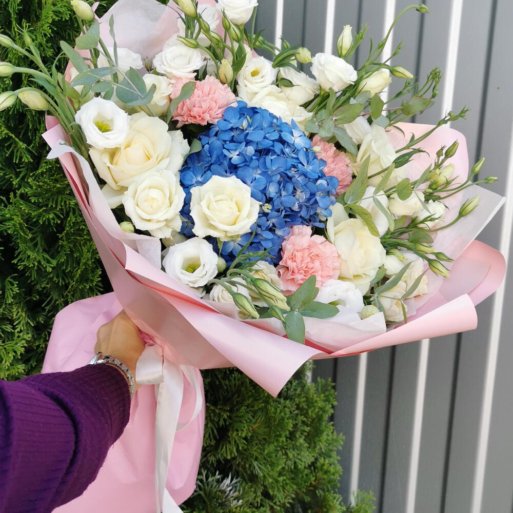 Букет из роз, эустом и гортензии🌸