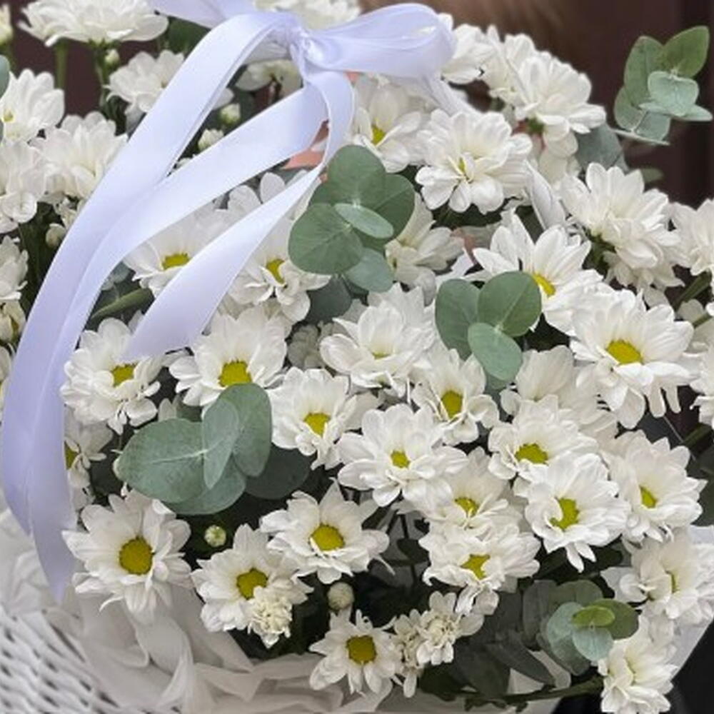 Корзина с ромашками "Вип" из хризантем ромашек и эвкалипта