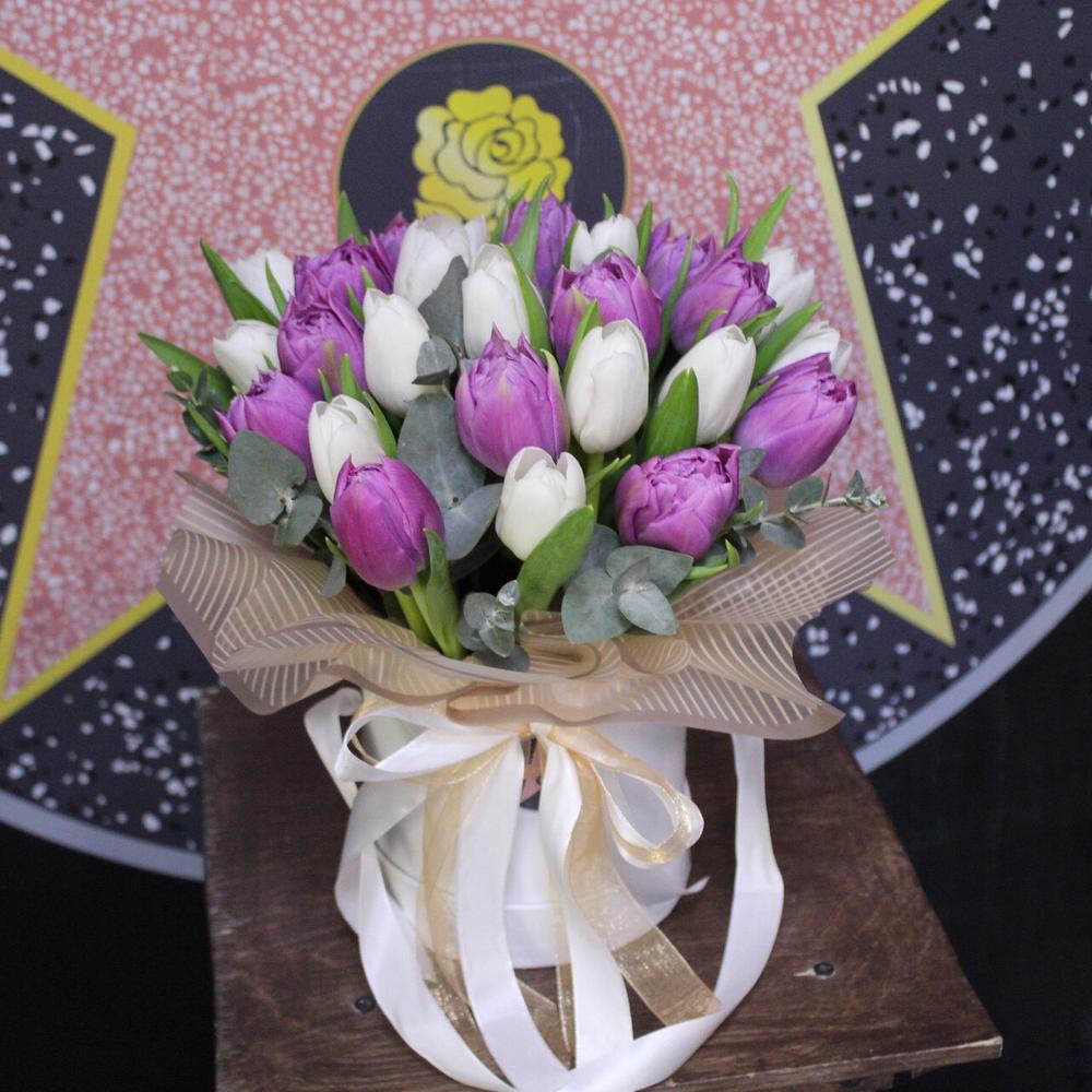 25 tulips in a box