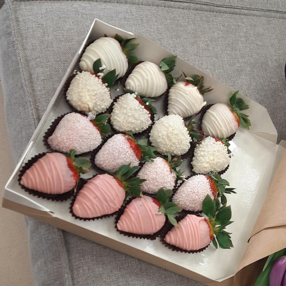 Бокс 16 клубничек🍓