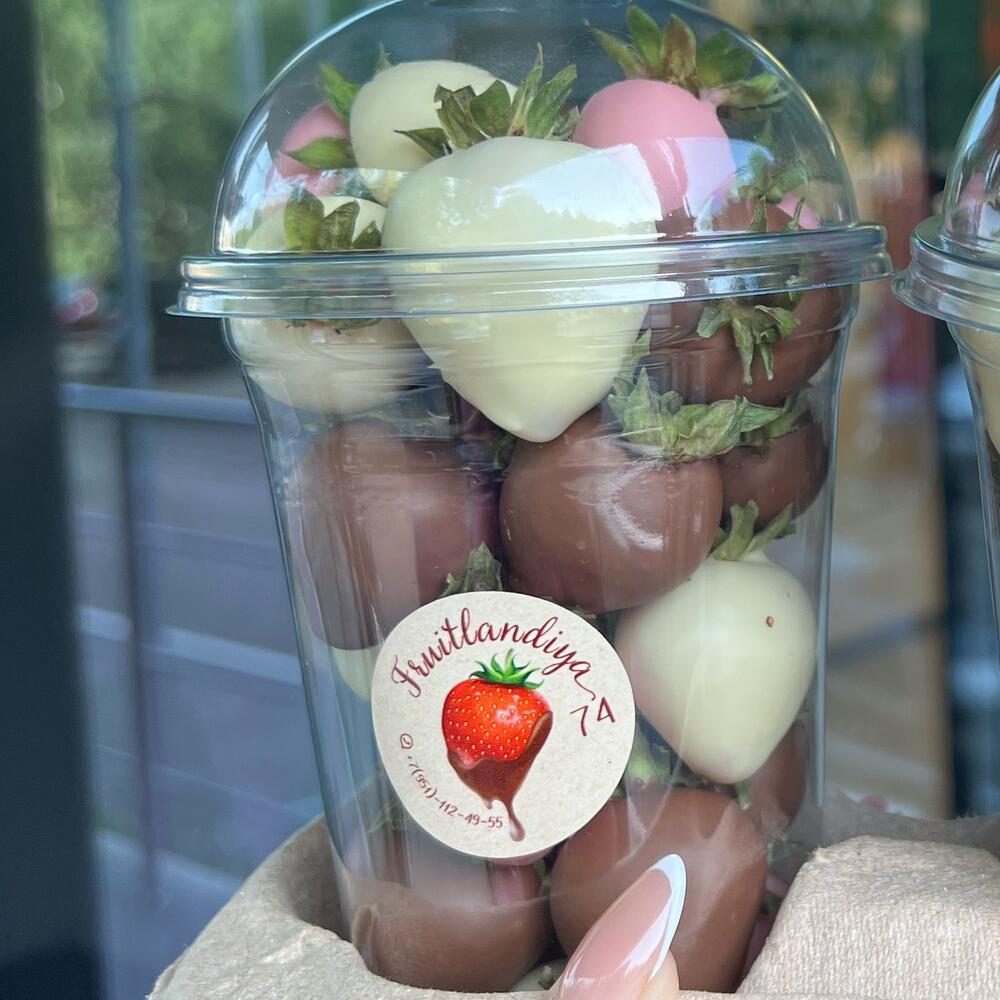 Berry cup клубника в шоколаде