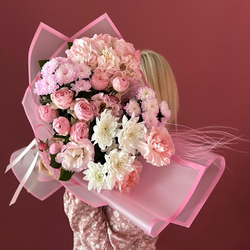 Букет Любви с гортензией , кустовыми розами , эустомой