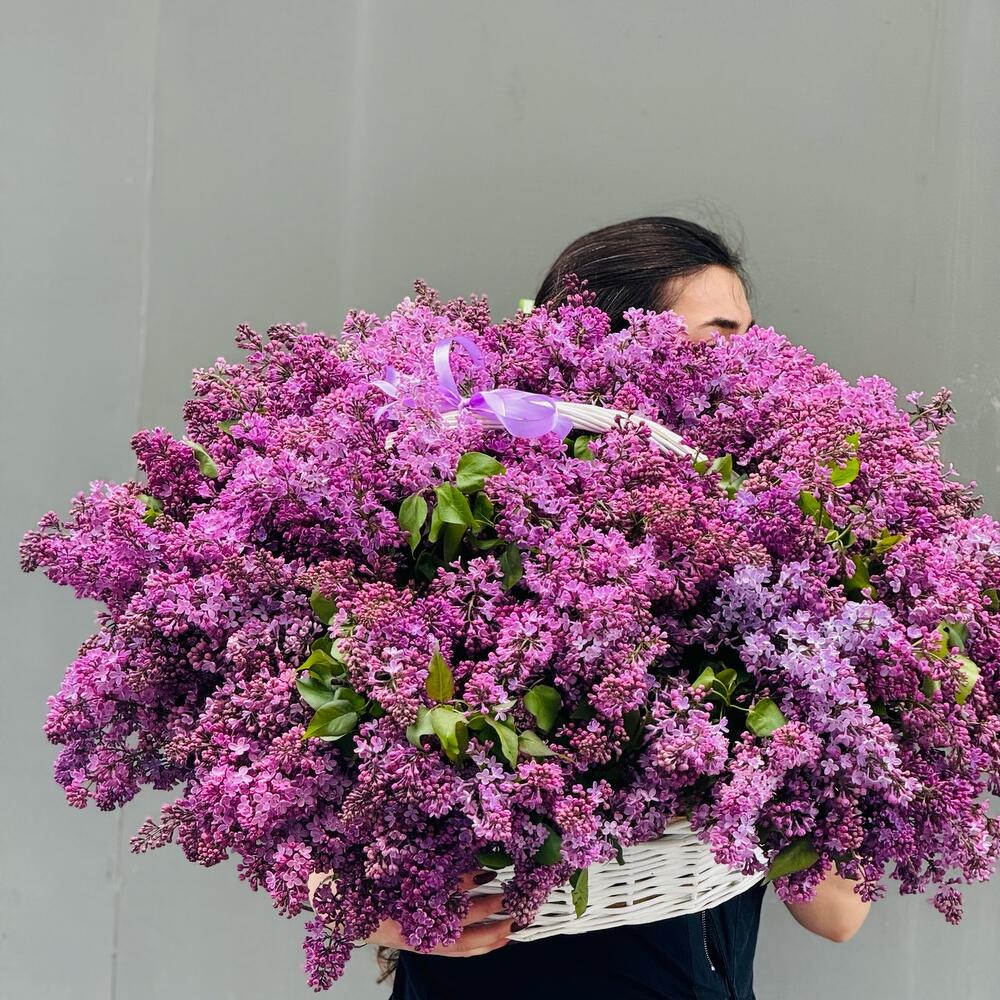 Flowers in basket 💜