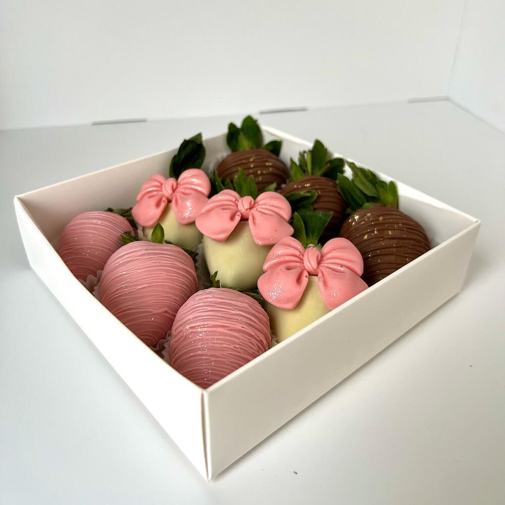 Chocolate-covered strawberries with bows 9 pieces