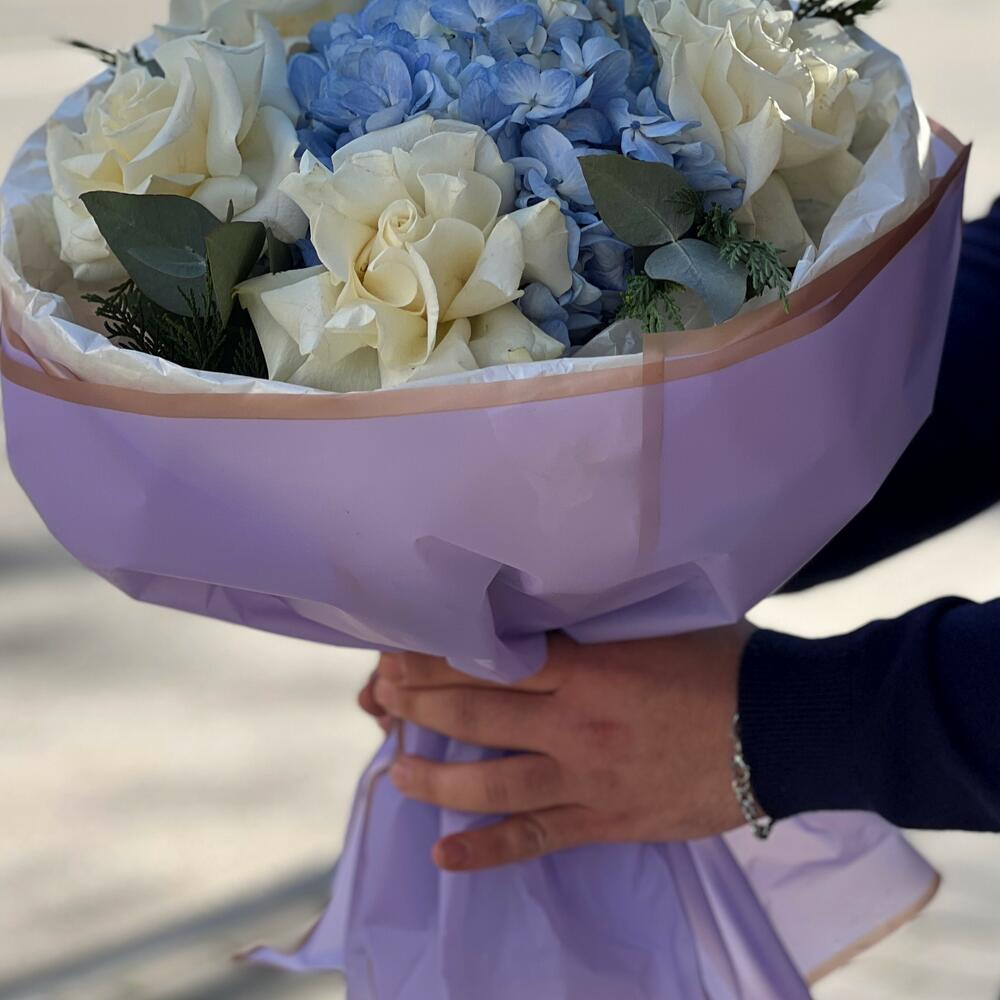 Roses and Hydrangea bouquet
