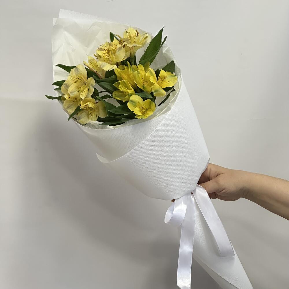 Желтая альстромерия 3 шт