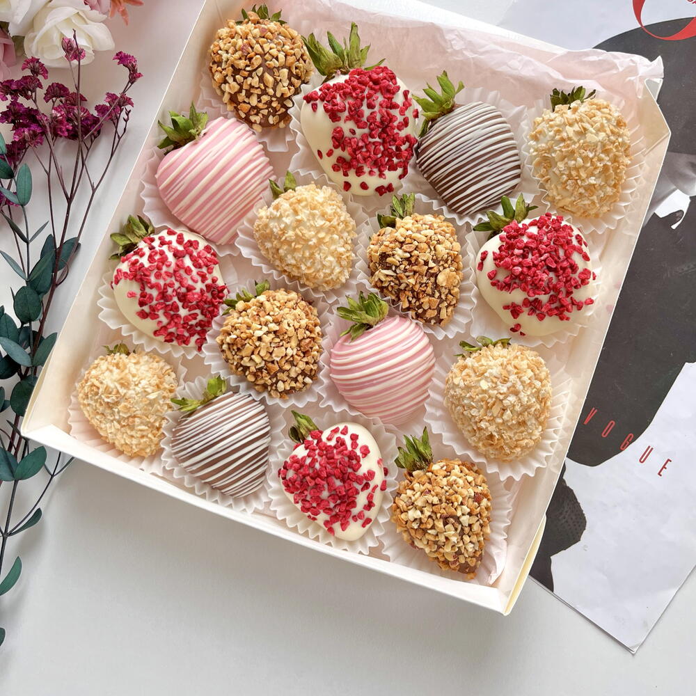 Клубника в шоколаде набор Наслаждение ХИТ ДНЯ + подарок от Vivienne Sabo — румяна MACARON 16-20 ягод