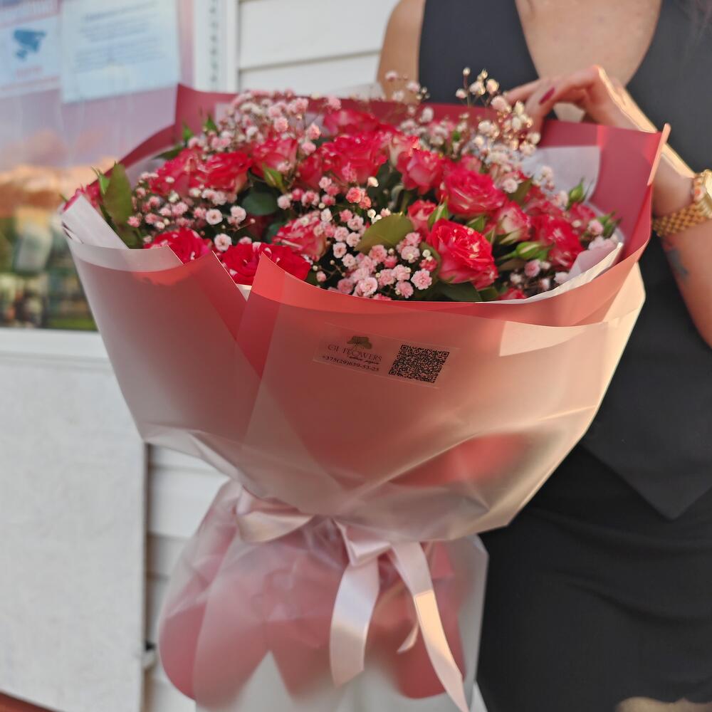 Bouquet of delicate little roses