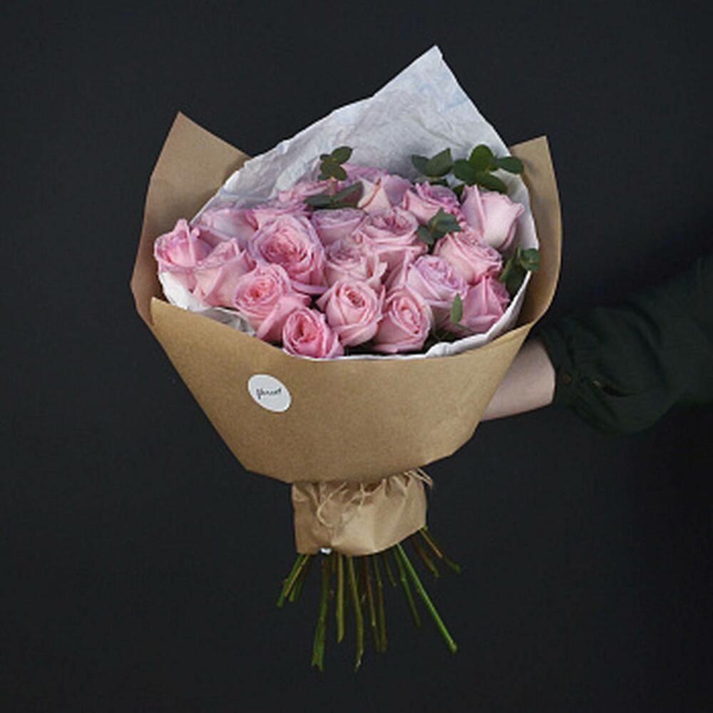 Букет пионовидных роз Pink O Hara и эвкалипта M