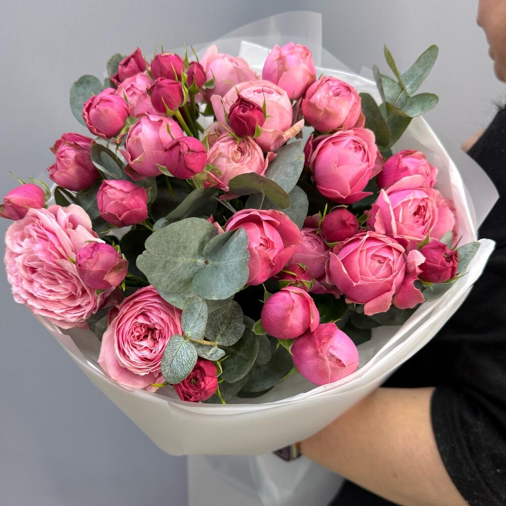 Пионовидные розы Silva Pink с эвкалиптом 🩷