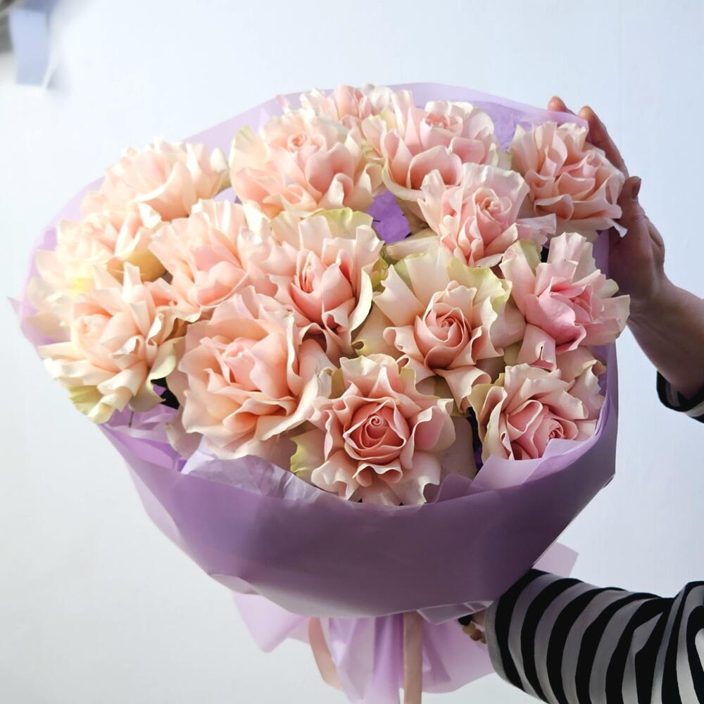 Моно из 15 розовых французских роз