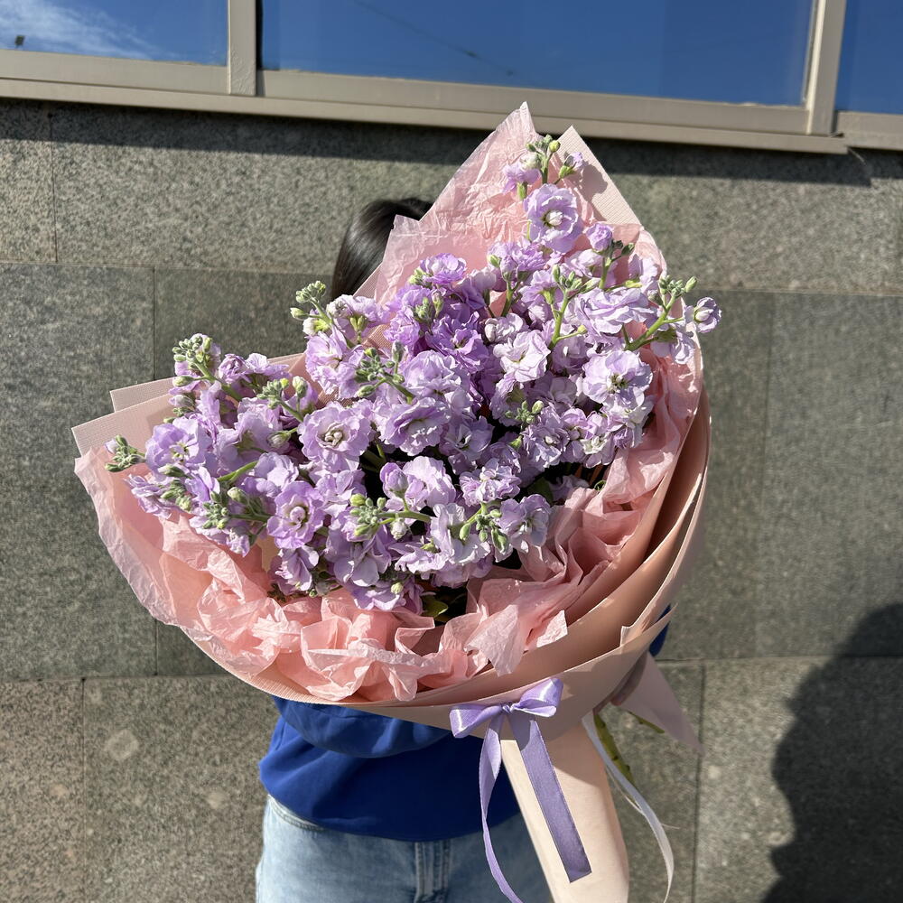 Букет лавандовой маттиолы 💜 удивите ее облаком красок в этот весенний день 🌿☁️