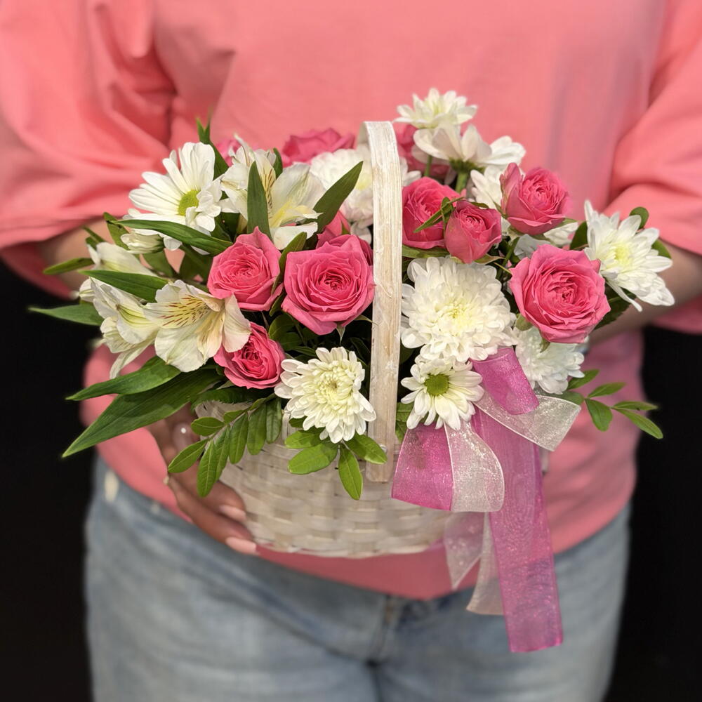 Композиция с кустовой розой, альстромерией и хризантемой 🌸