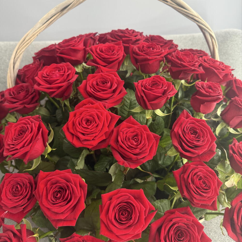 Шикарная корзина с розами 😍😍😍