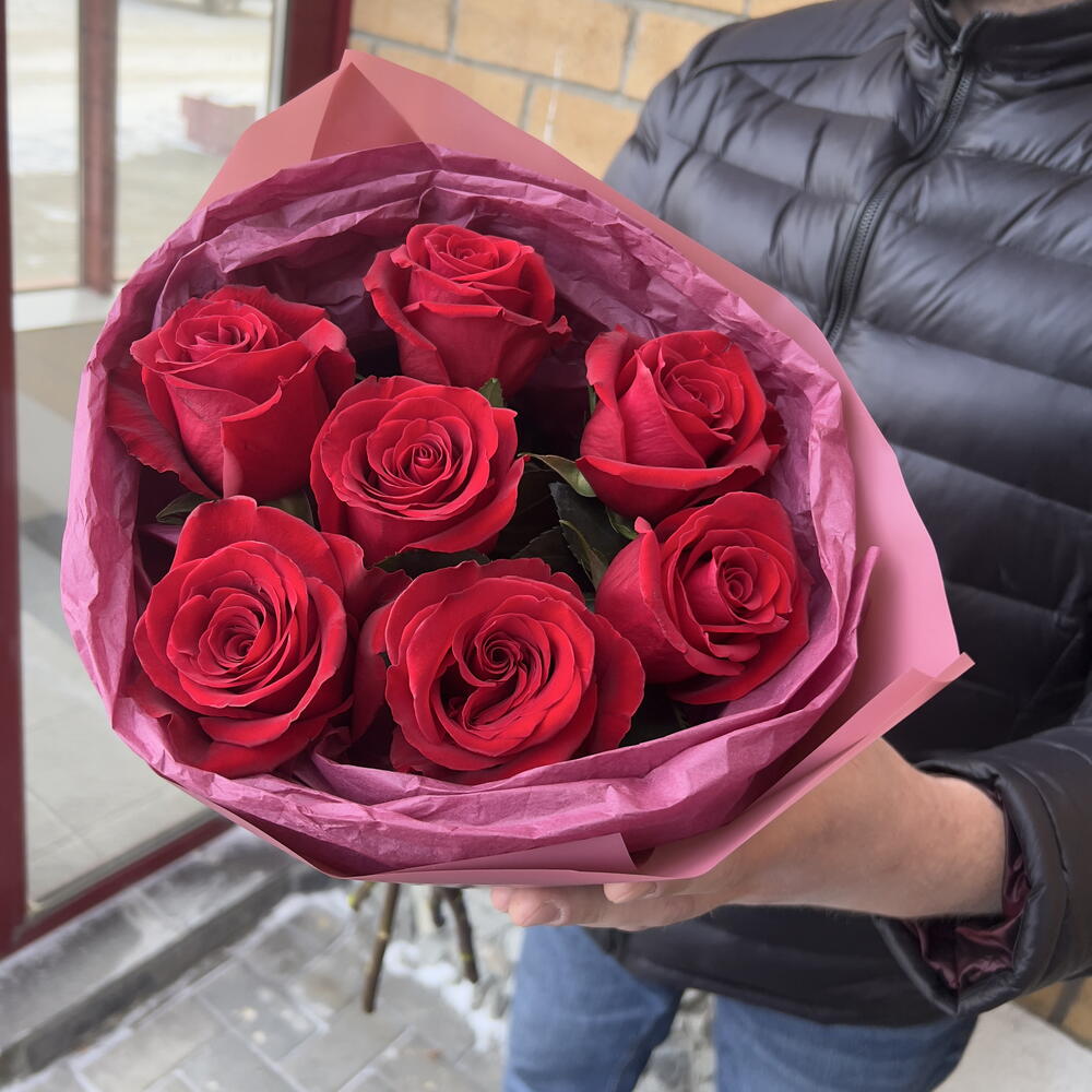Комплимент из красных роз
