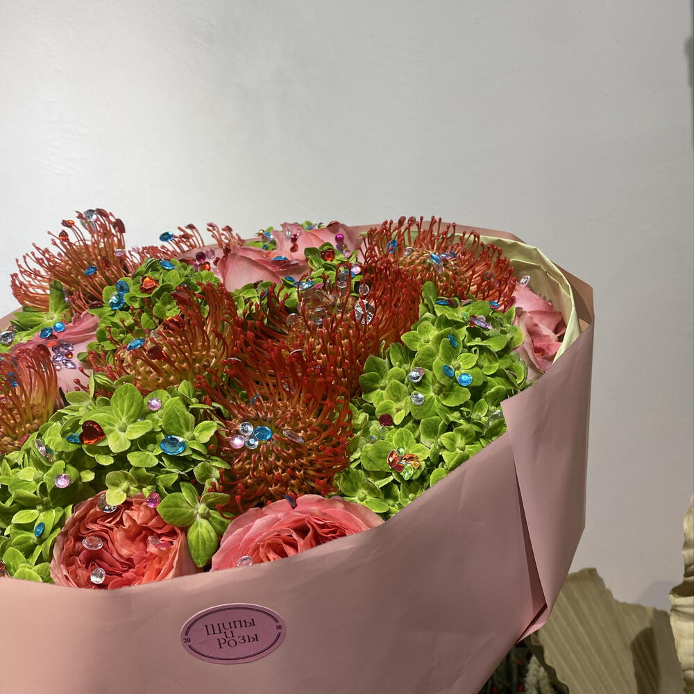 Яркий букет со стразами 💐