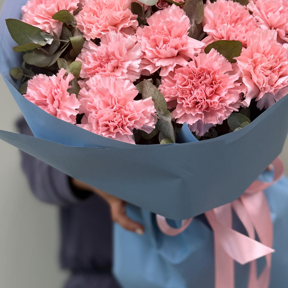 🌸 «Розовая дымка: диантусы с эвкалиптом»