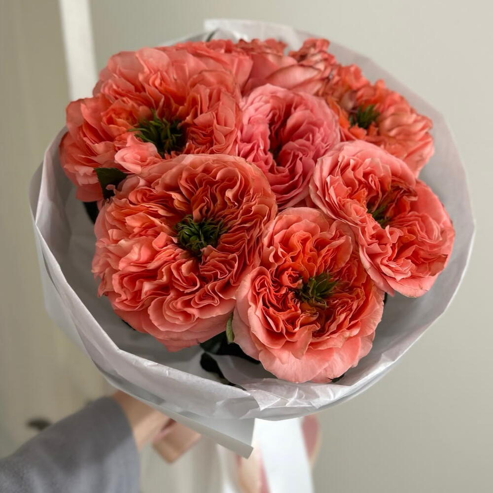 Яркий букет «Солнечный пион 🌸» из роз сорта Мандарин в стильной упаковке