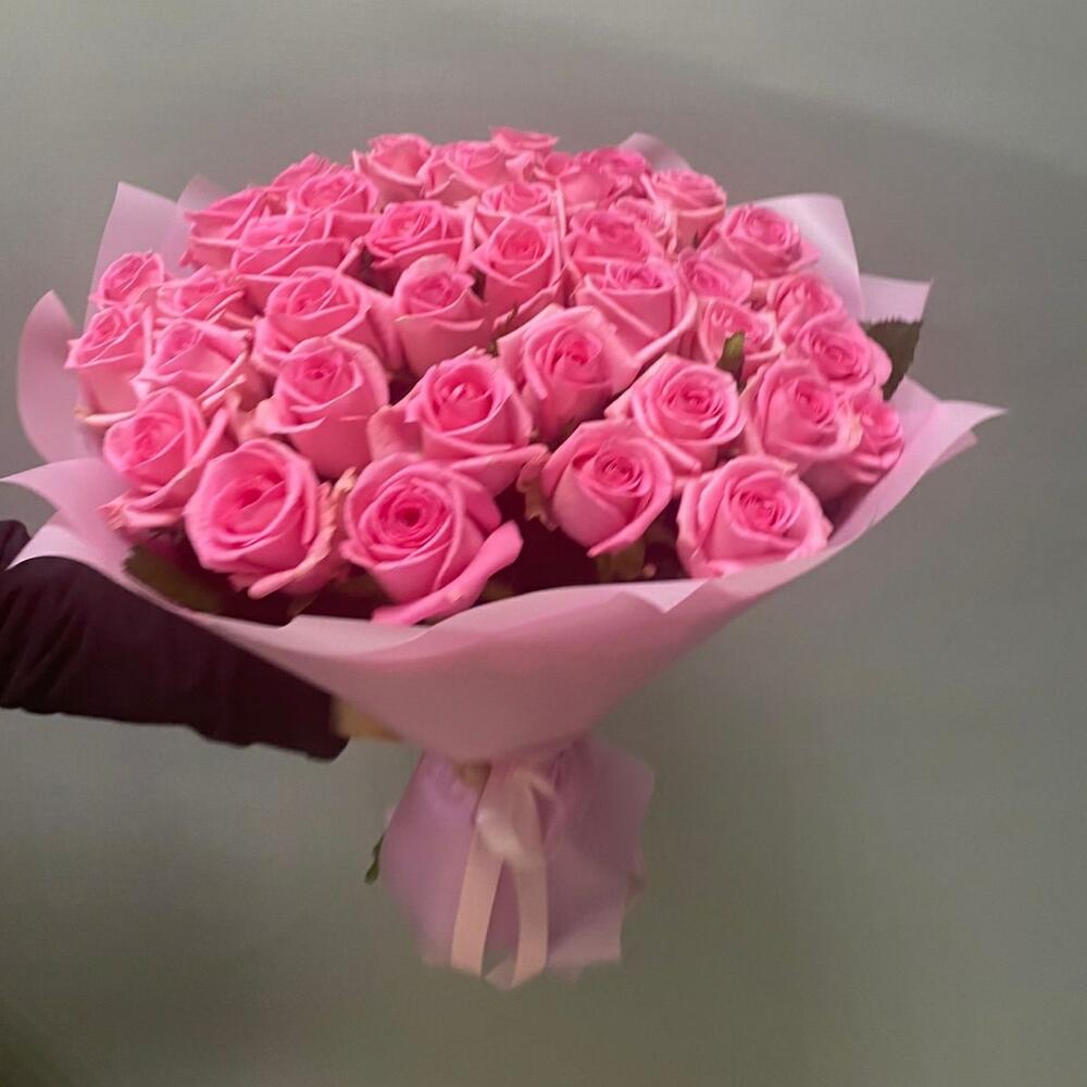 Розовые розы