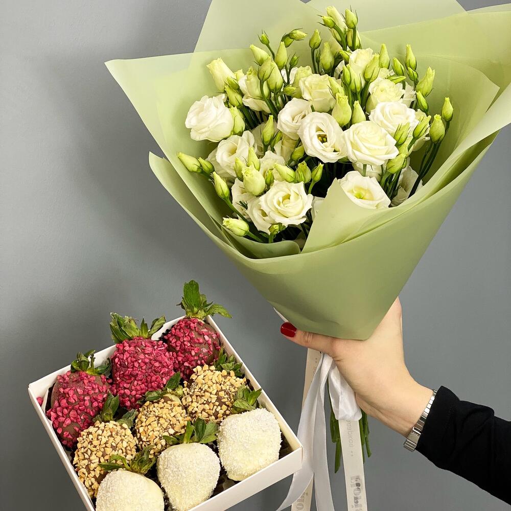 Букет из эустомы и набор клубники в шоколаде 9 шт