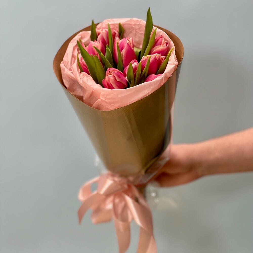 Монобукет из пионовидных Тюльпанов в стильной упаковке, Цветы и подарки ...