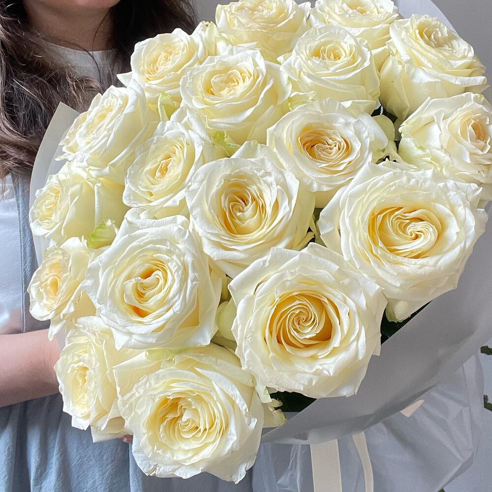 19 пионовидных роз💐