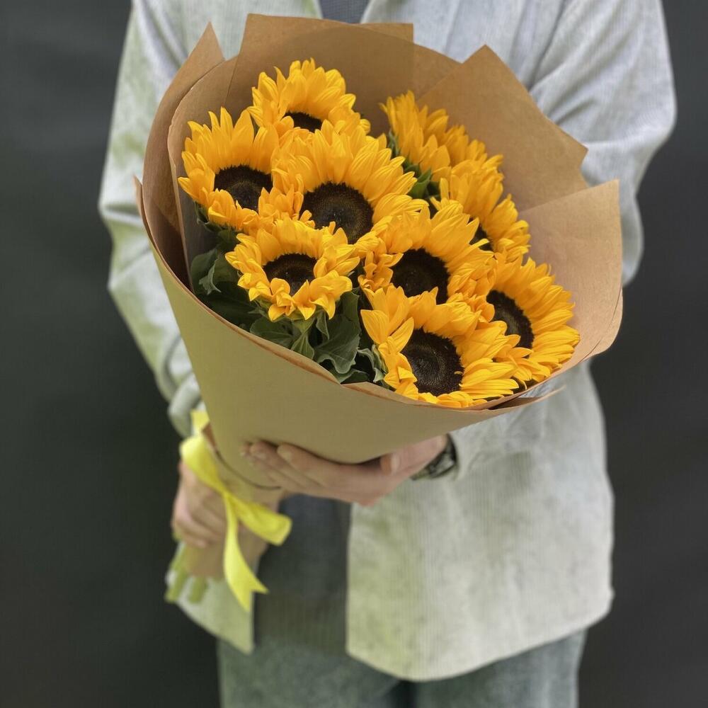 Букет из 9 подсолнухов