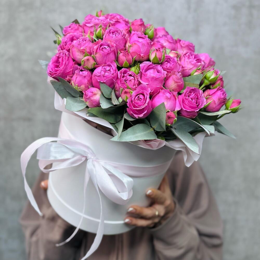 Большой букет 💐 пионовидных розовых 🩷 роз Мисти Баблс с эвкалиптом размер M. Розы в коробке для любимой 🩷