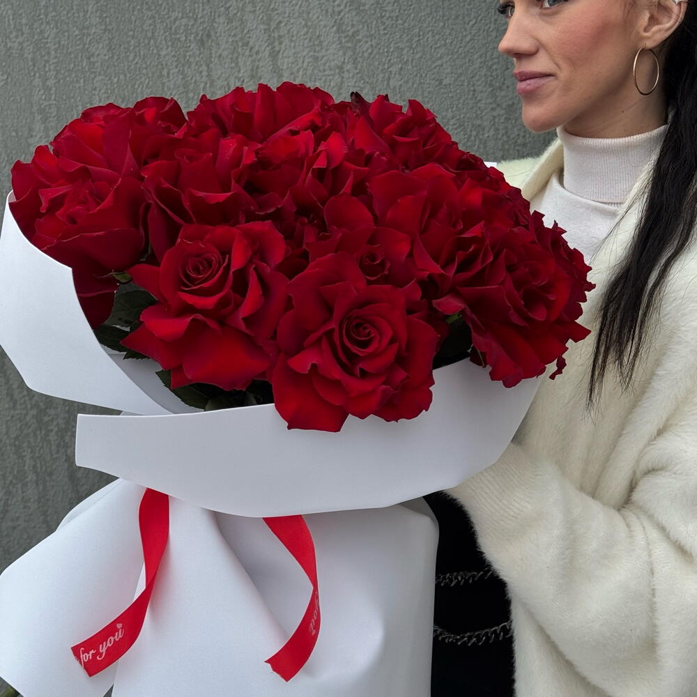 Букет на 8 марта Шикардос 25 роз французских