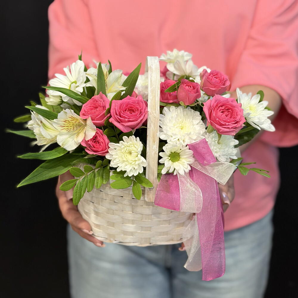 Композиция с кустовой розой, альстромерией и хризантемой 🌸