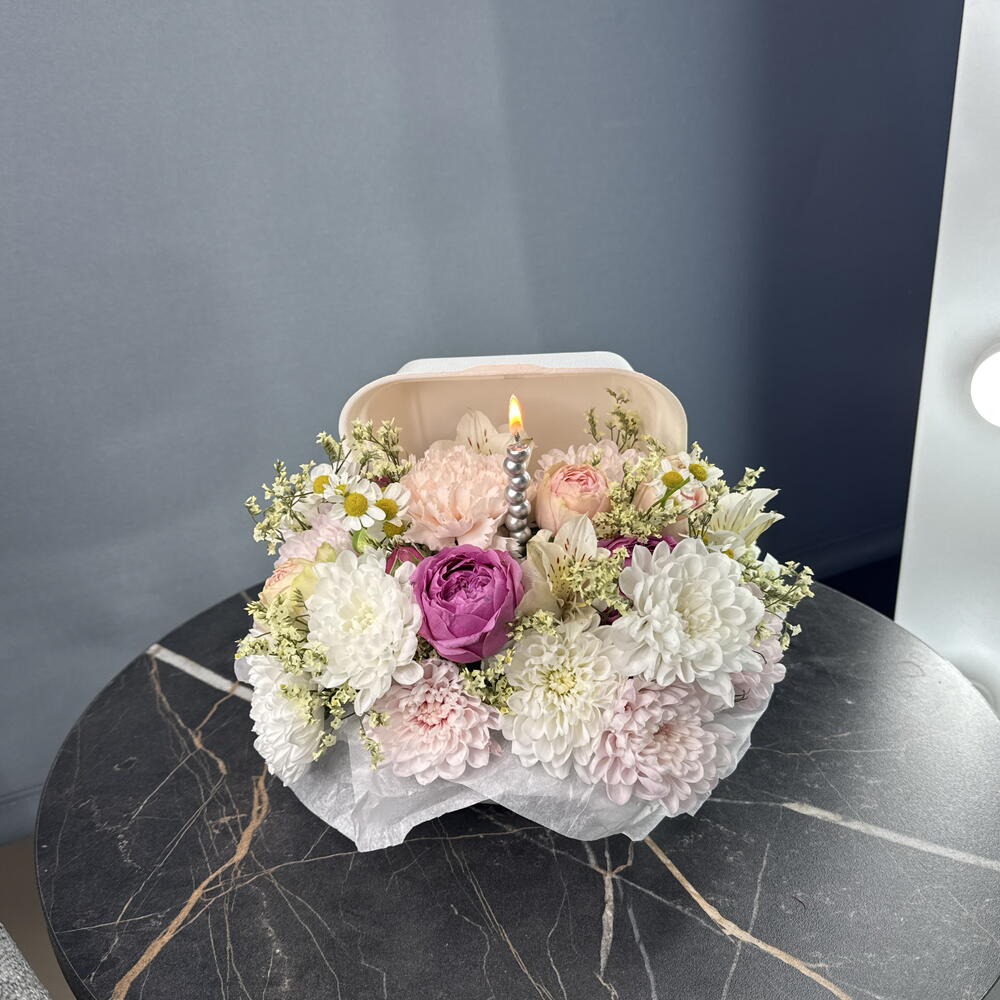 Бенто-Букет из цветов🎂💐 из Кустовой Розы, хризантемы Алтай и диантусов