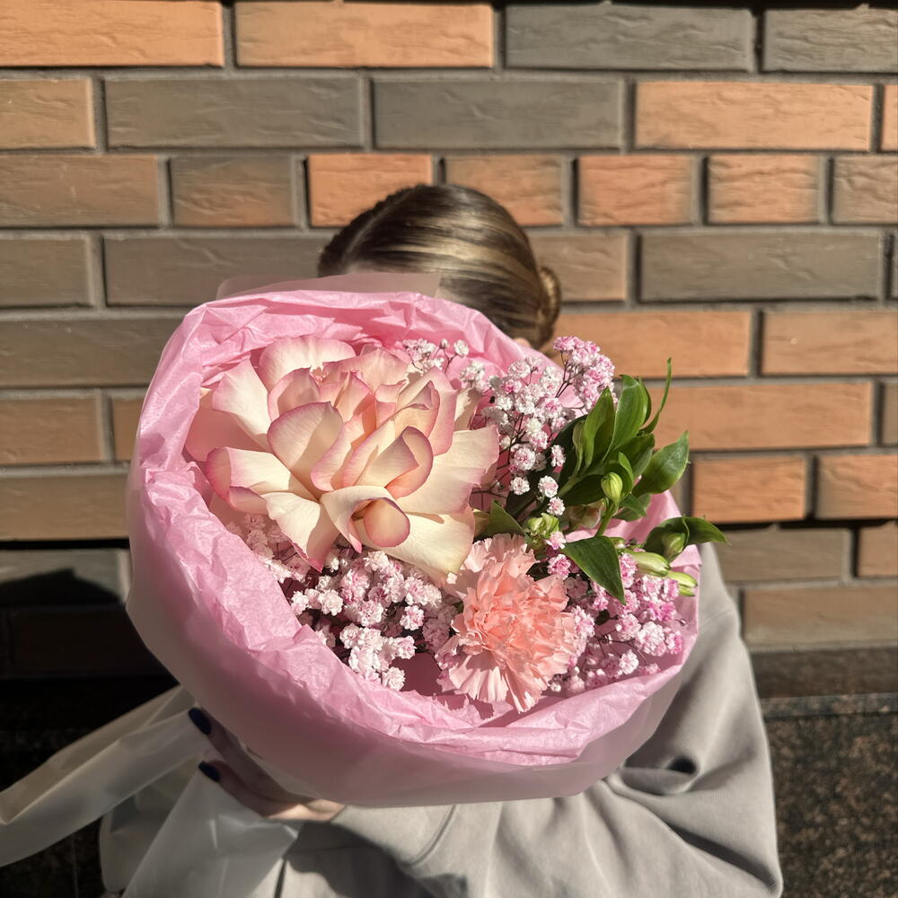 Букет комплимент с французской розой