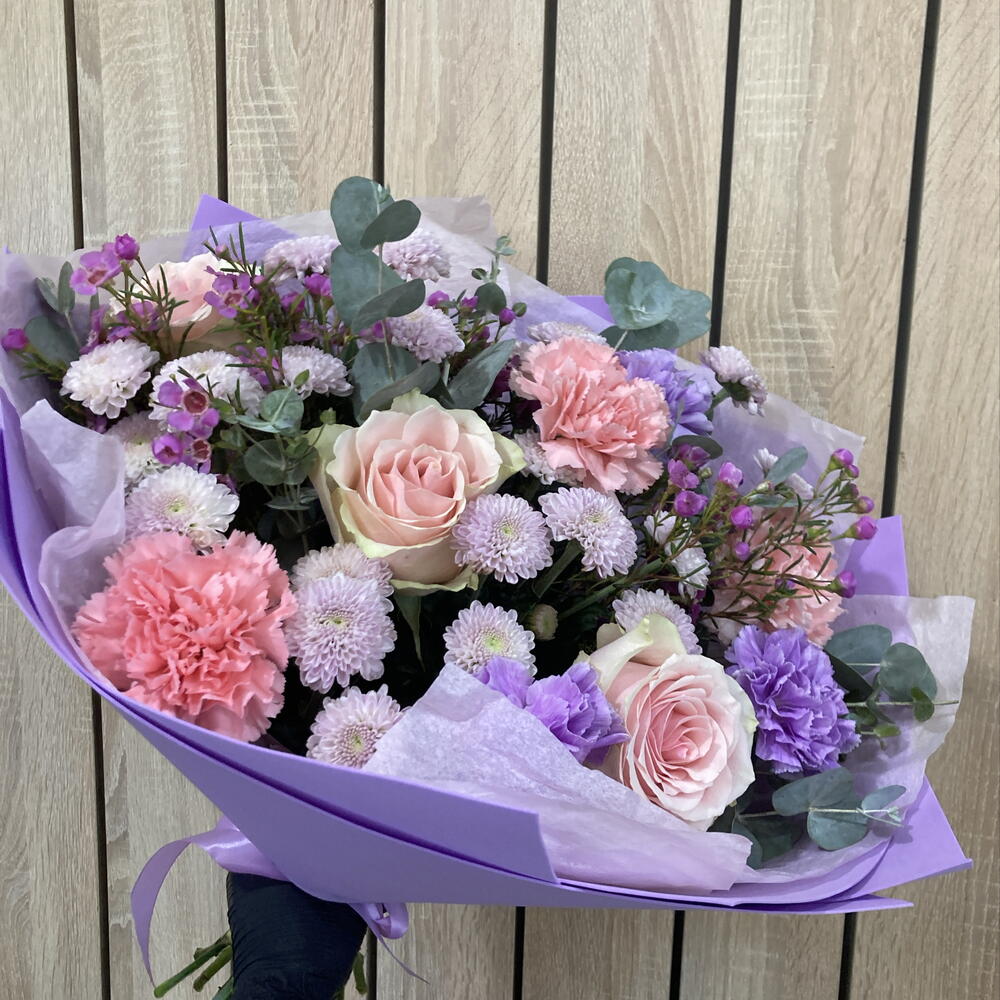 Букет с Розами, Диантусами и Эвкалиптом💜🌿