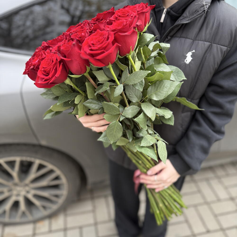 Букет из 51 Эквадорской метровой розы