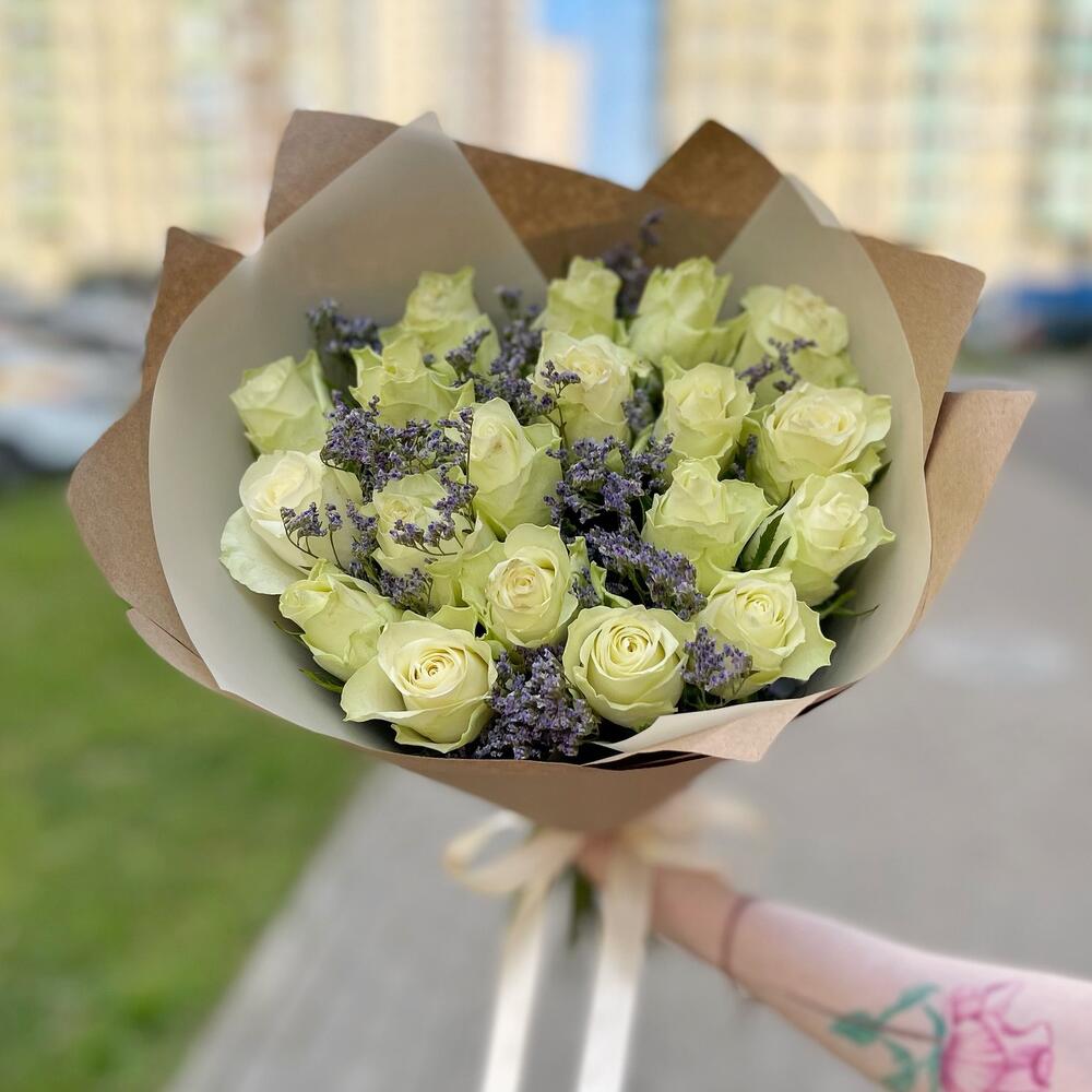 19 белых роз