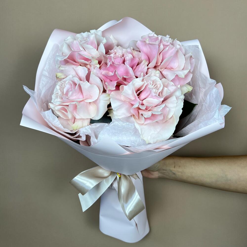 Ажурные розы в нежном исполнении💕 Комплимент