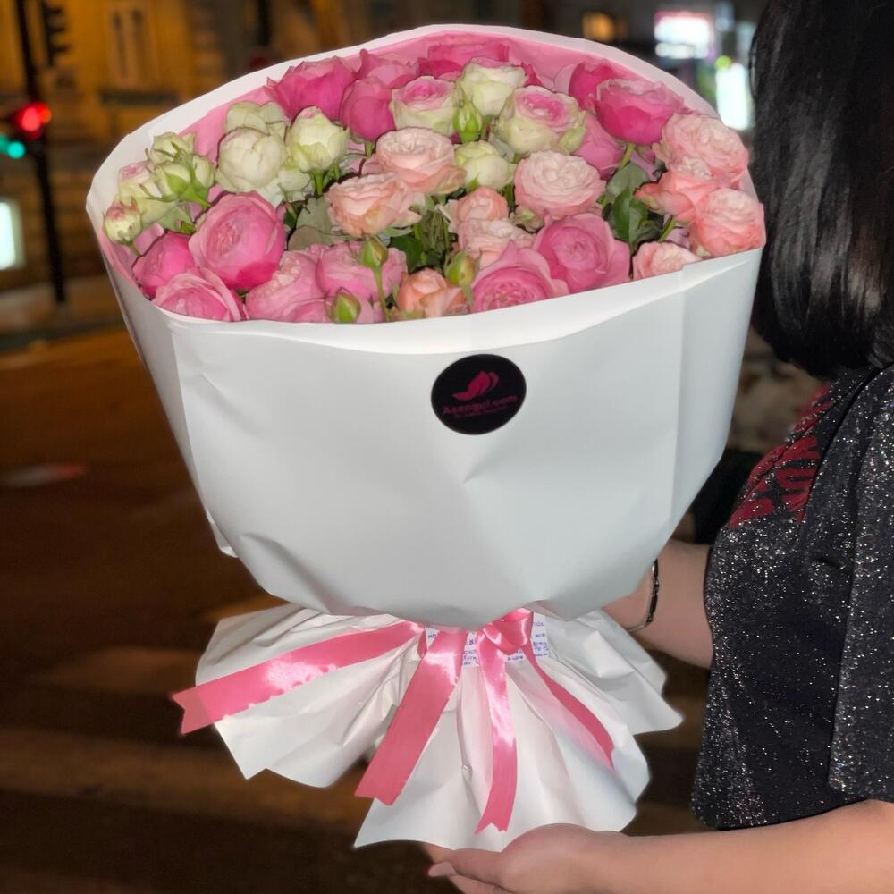 Peony-shaped bush roses 9 pieces