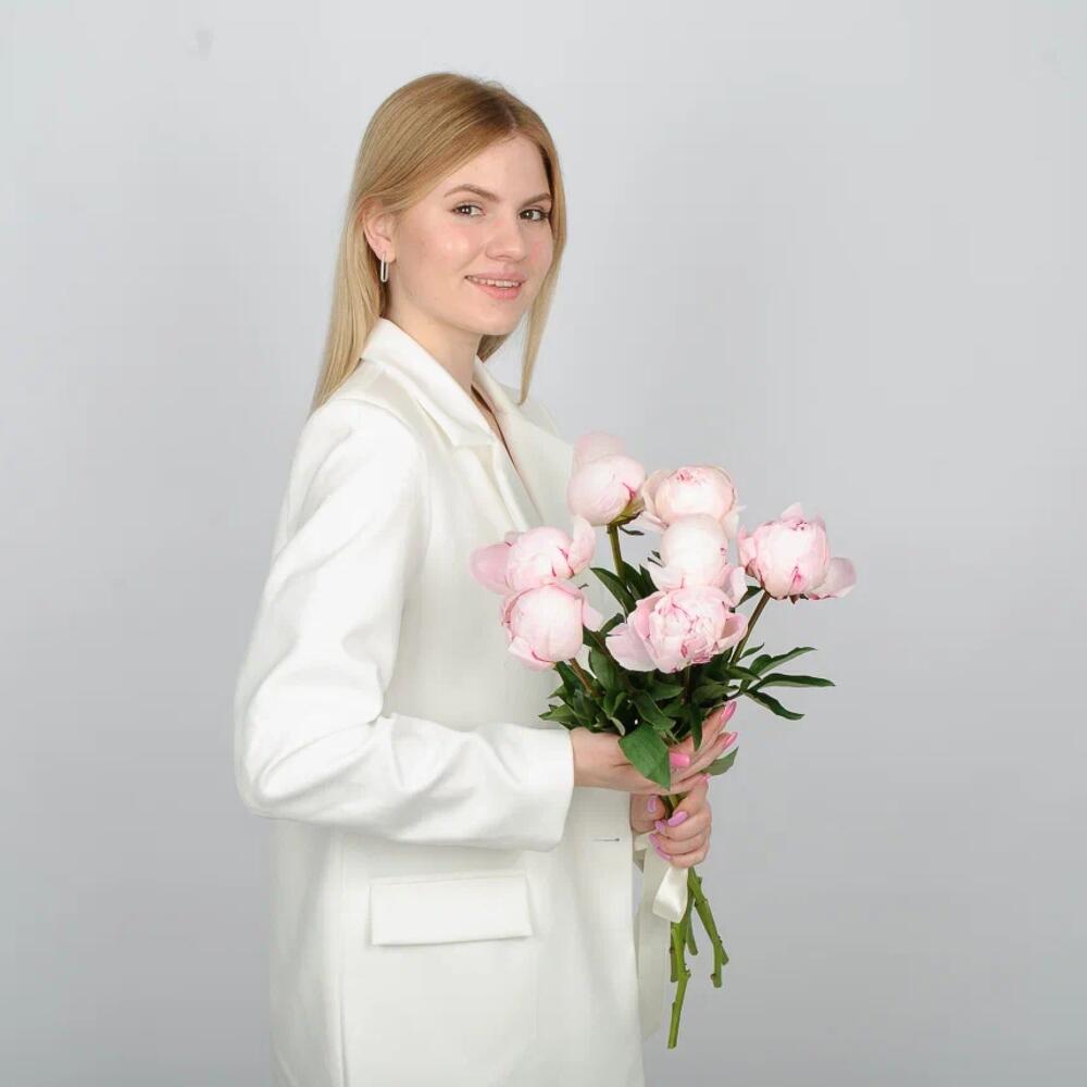Букет из 7 розовых пионов