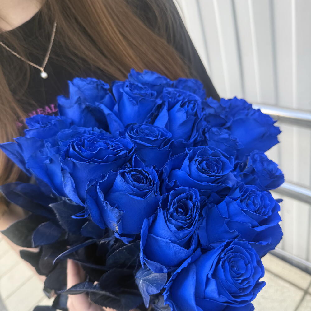 19 синих роз Эквадор