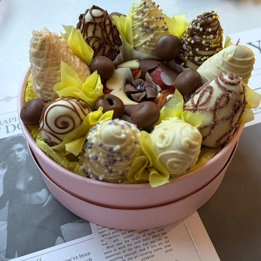 Клубника в шоколаде (шляпная коробка мини)