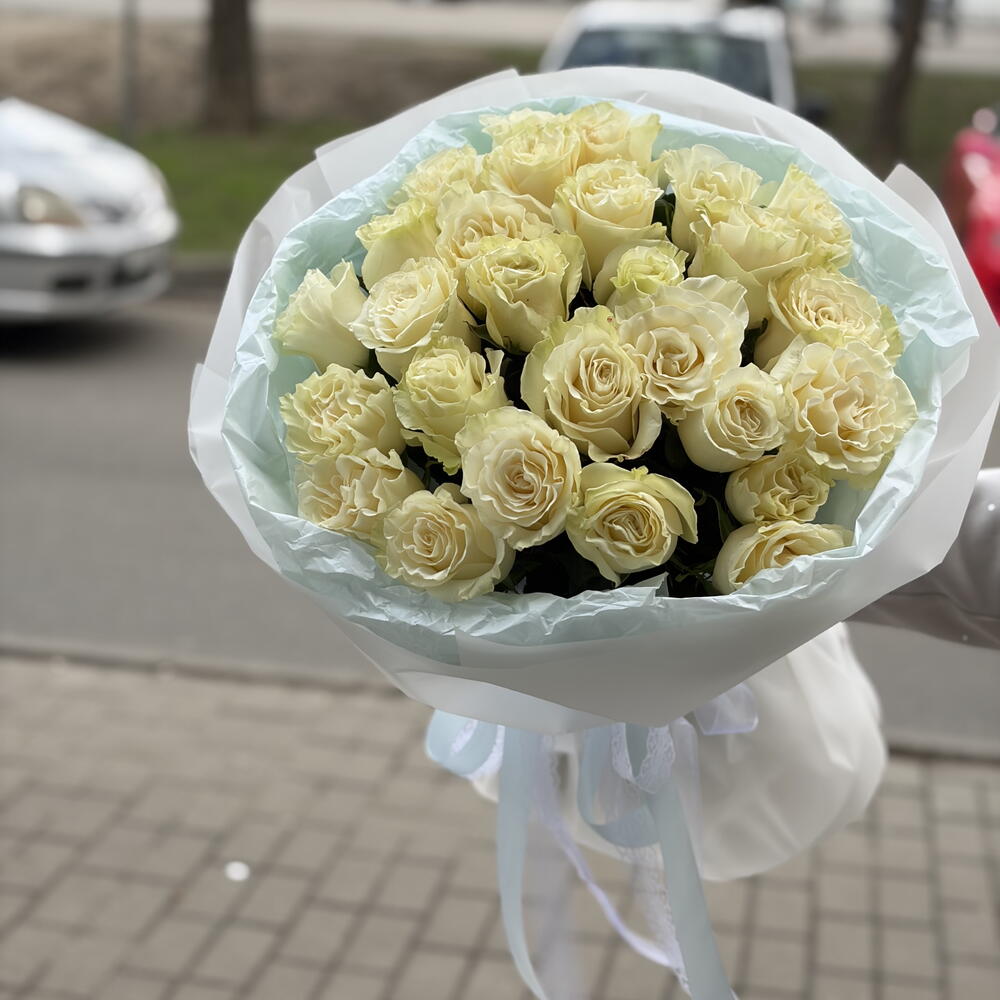 Bouquet of 15 white roses