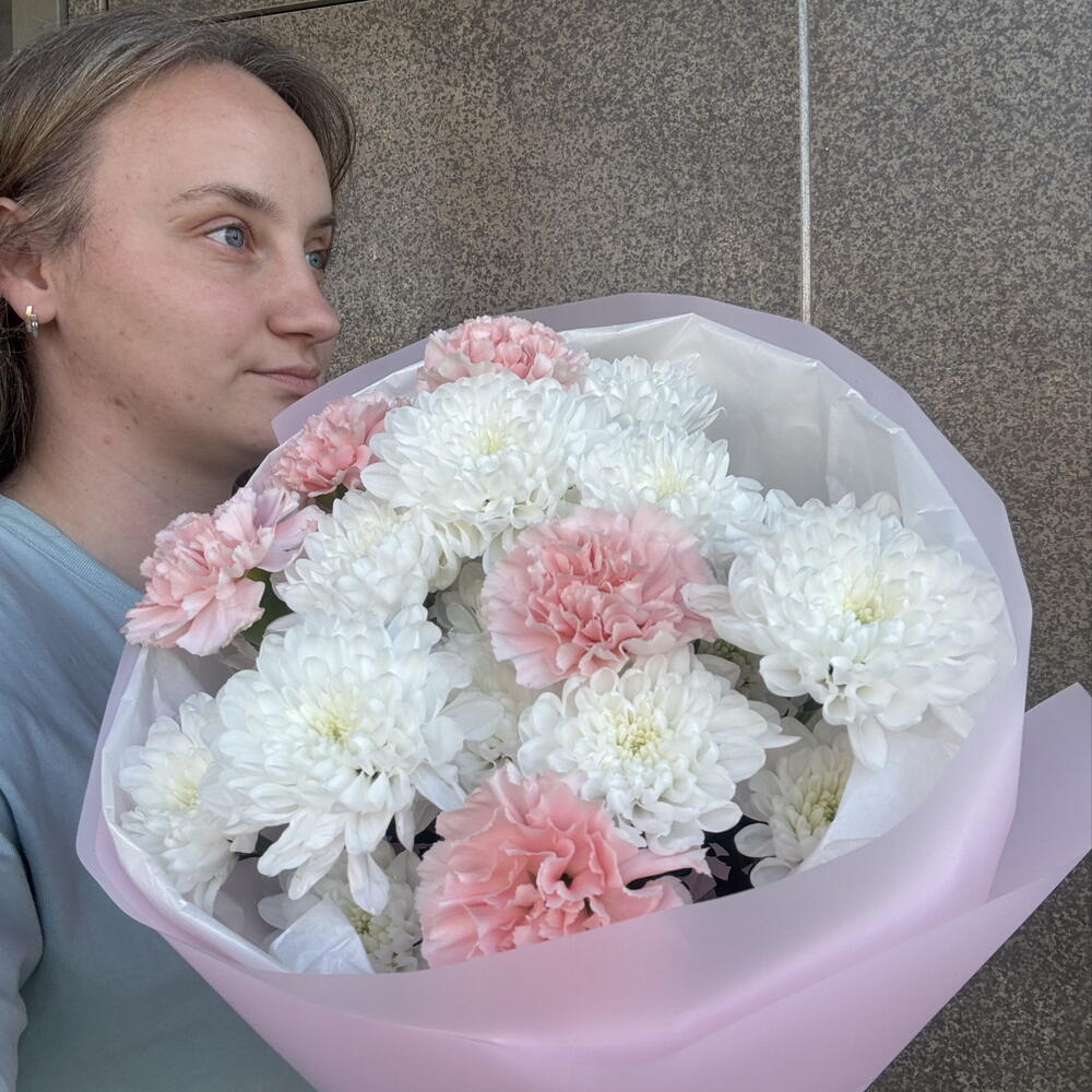 Букет из кустовых хризантем и диантусов️