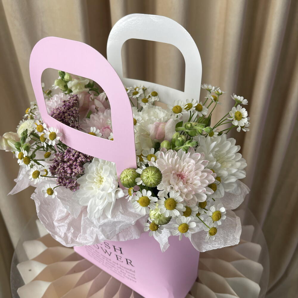 Хризантема с ромашкой в сумочке 🌼