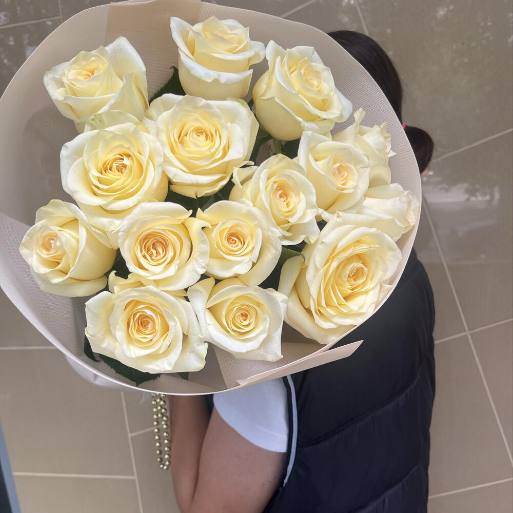 Букет из кремовых роз